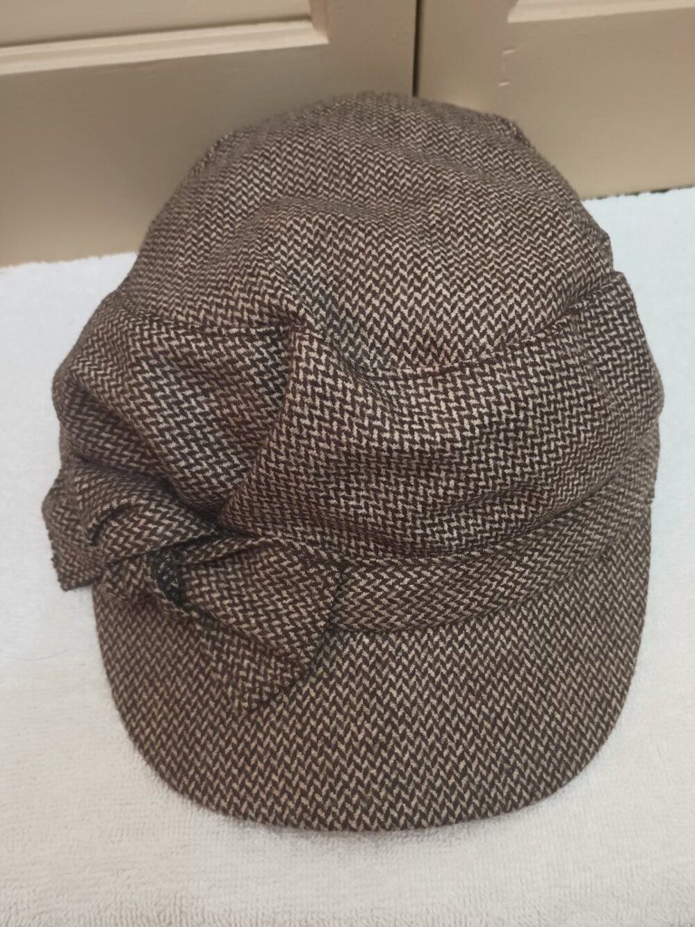 Brown Herringbone Newsboy Cap With Bow